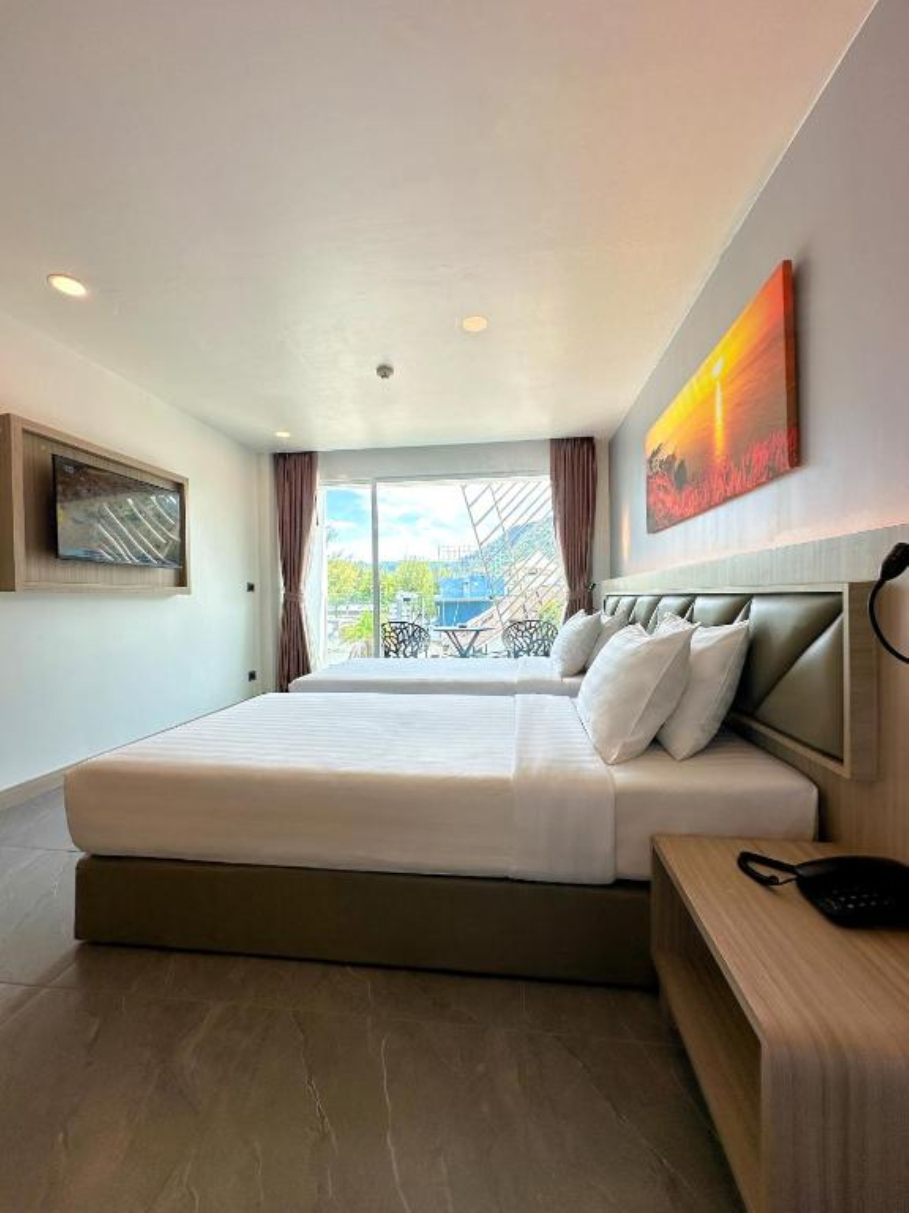 Deluxe Twin Balcony Mountain View