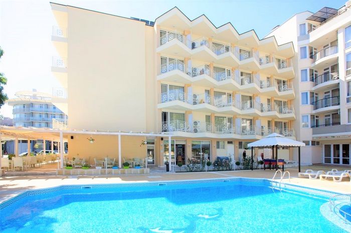 Karlovo piscina.jpg