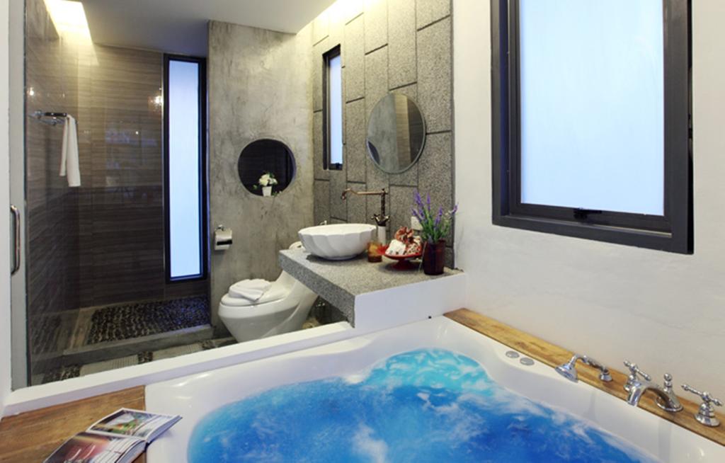 GRAND JACUZZI
