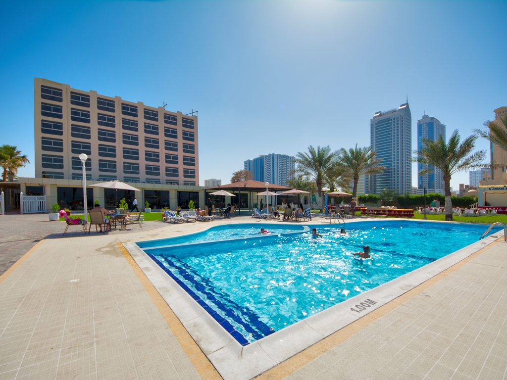 Piscina deschisă