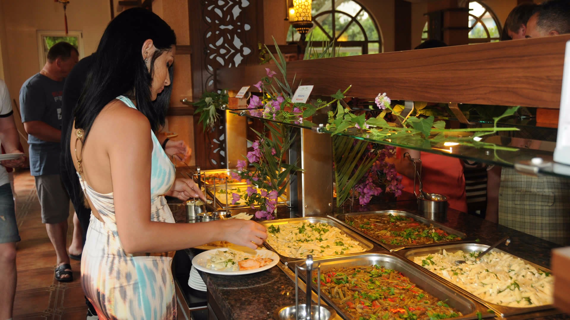 MAIN RESTAURANT
