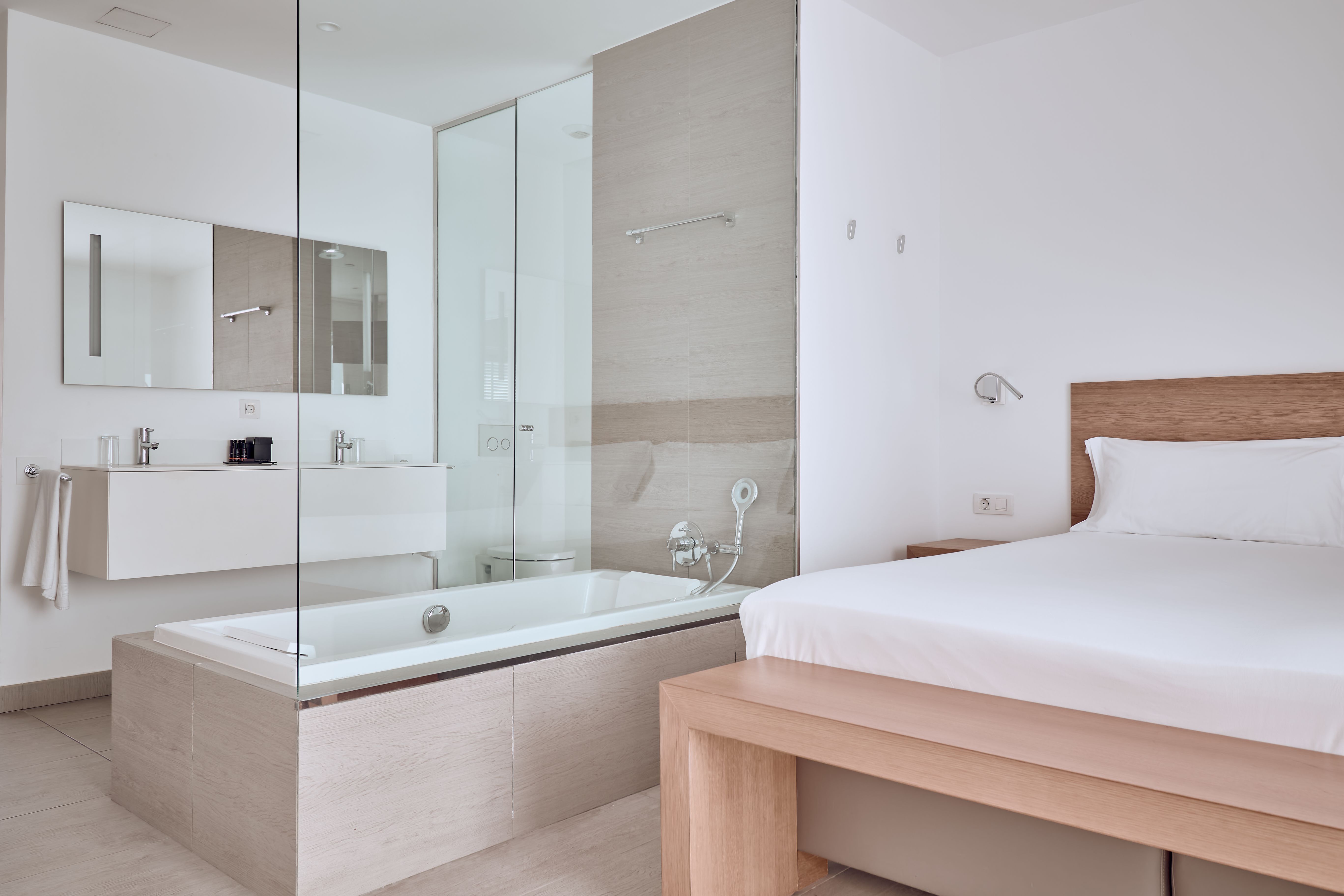 2 BEDROOM SUITE WITH PRIVATE POOL, JACUZZI, LATERAL SEA VIEW AND TERRACE (SERENITY MAR)