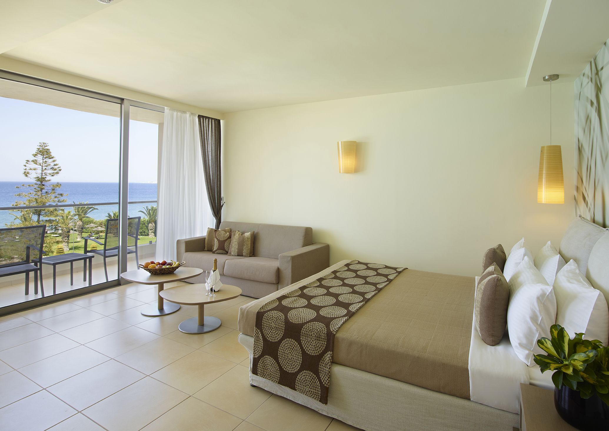 Deluxe room with spa bath sea view