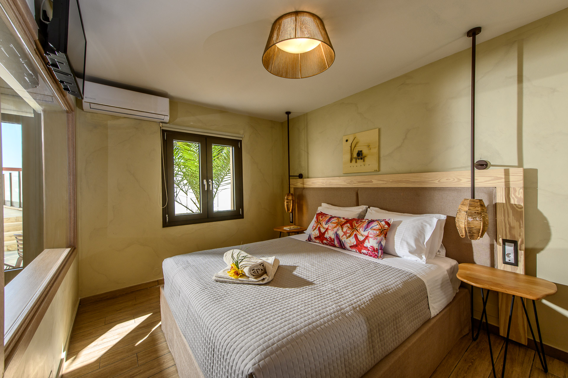 Luxury One-Bedroom Suite Inland View
