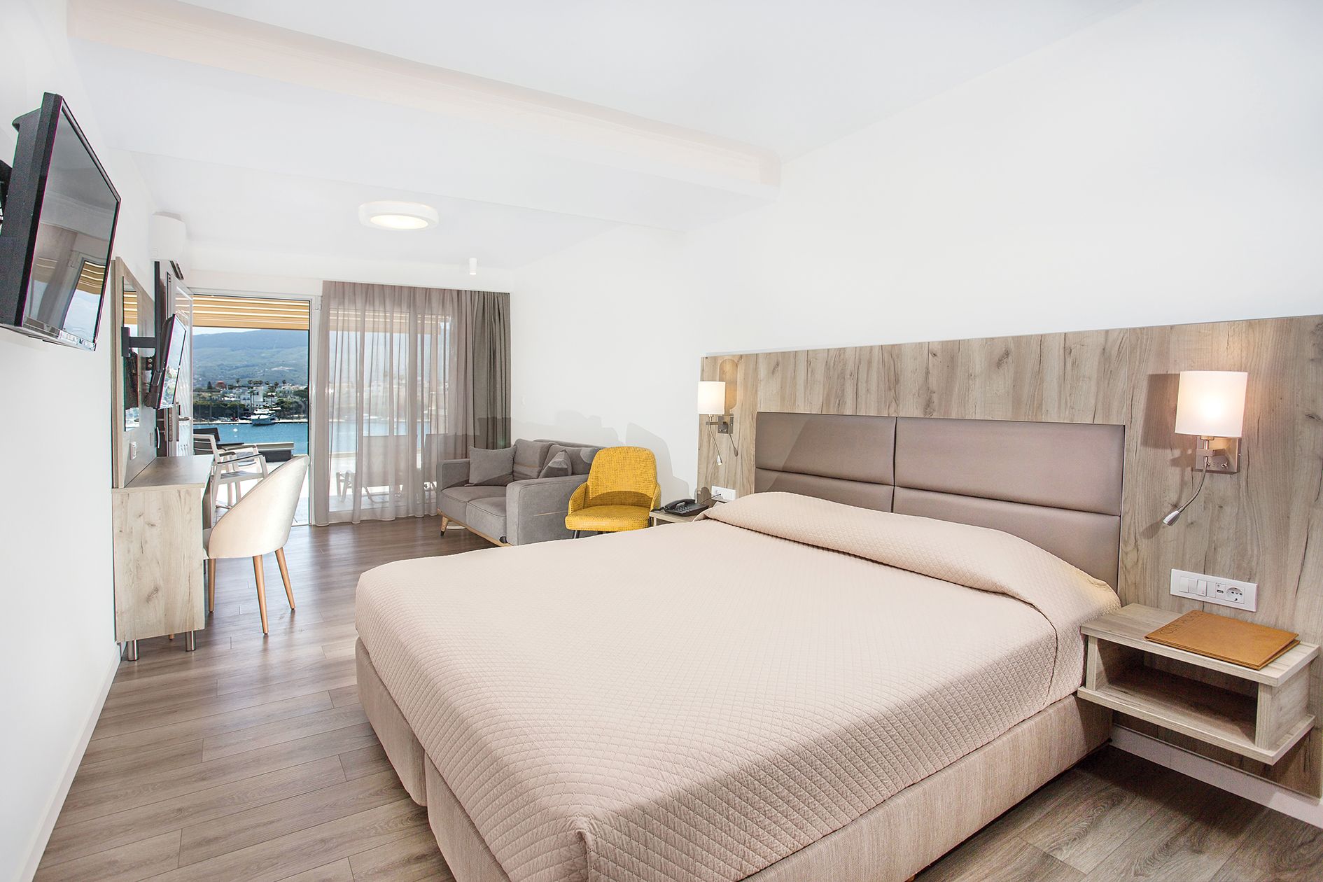 DELUXE TWIN ROOM PANORAMA (HARBOUR VIEW)