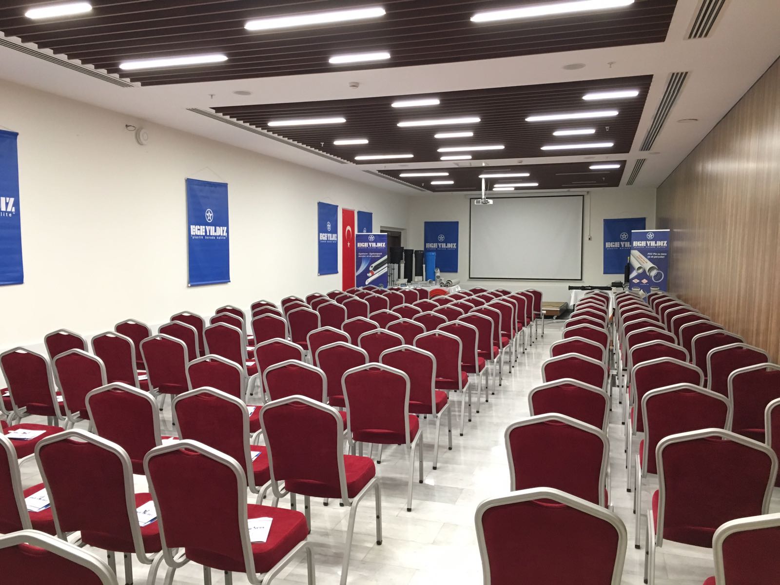 MICE (servicii de organizare de întâlniri, conferințe, alte evenimente)