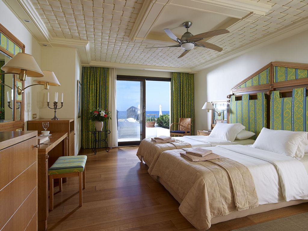 ROYAL SUITE SEA FRONT SHARING POOL