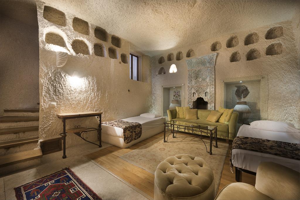 KING CAVE SUTE ROOM