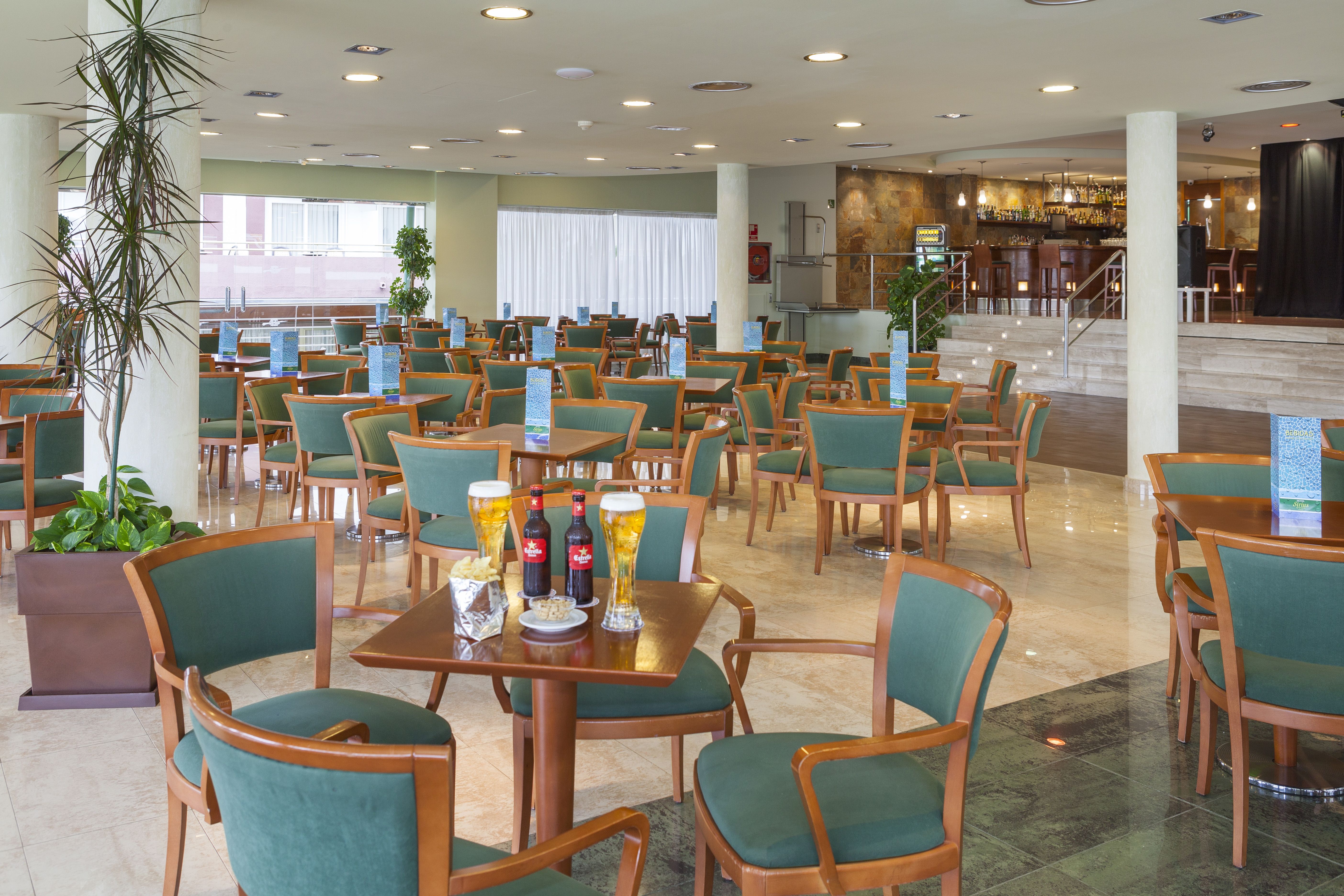 LOUNGE BAR
