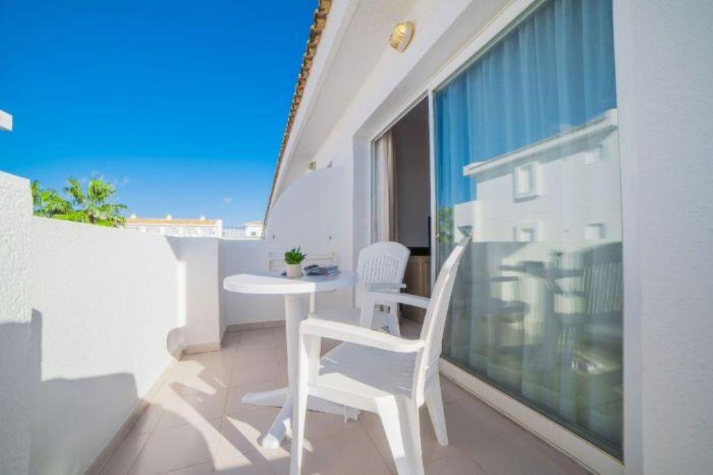 APARTMENT SUPERIOR SEA VIEW (BALCONY OR TERRACE)