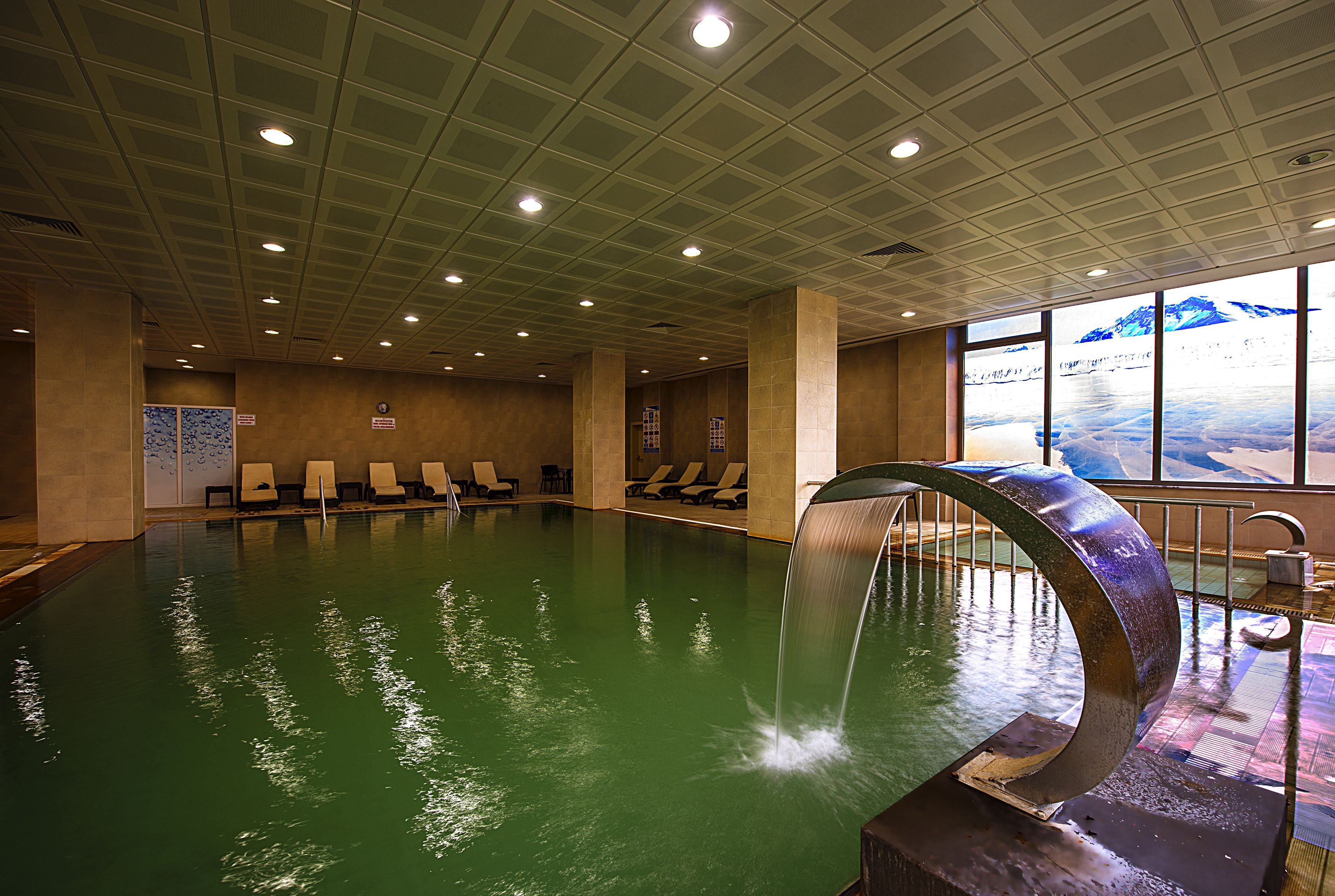 Piscină interioară