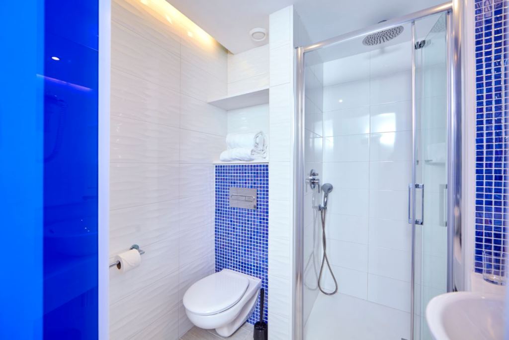 DB - TWIN WITH BALCONY OR TERRACE