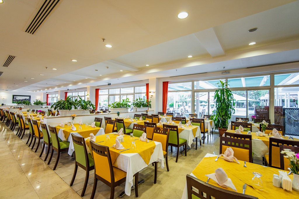 PAPAYA RESTAURANT