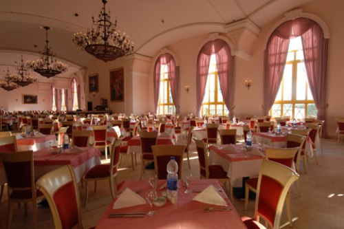 Hotel Wow Kremlin Palace  restaurant.jpg