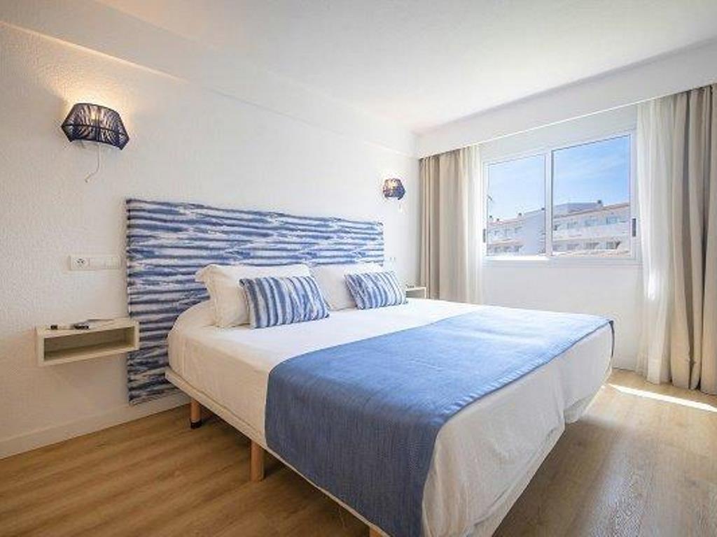 JUNIOR SUITE SEA VIEW (BALCONY OR TERRACE)