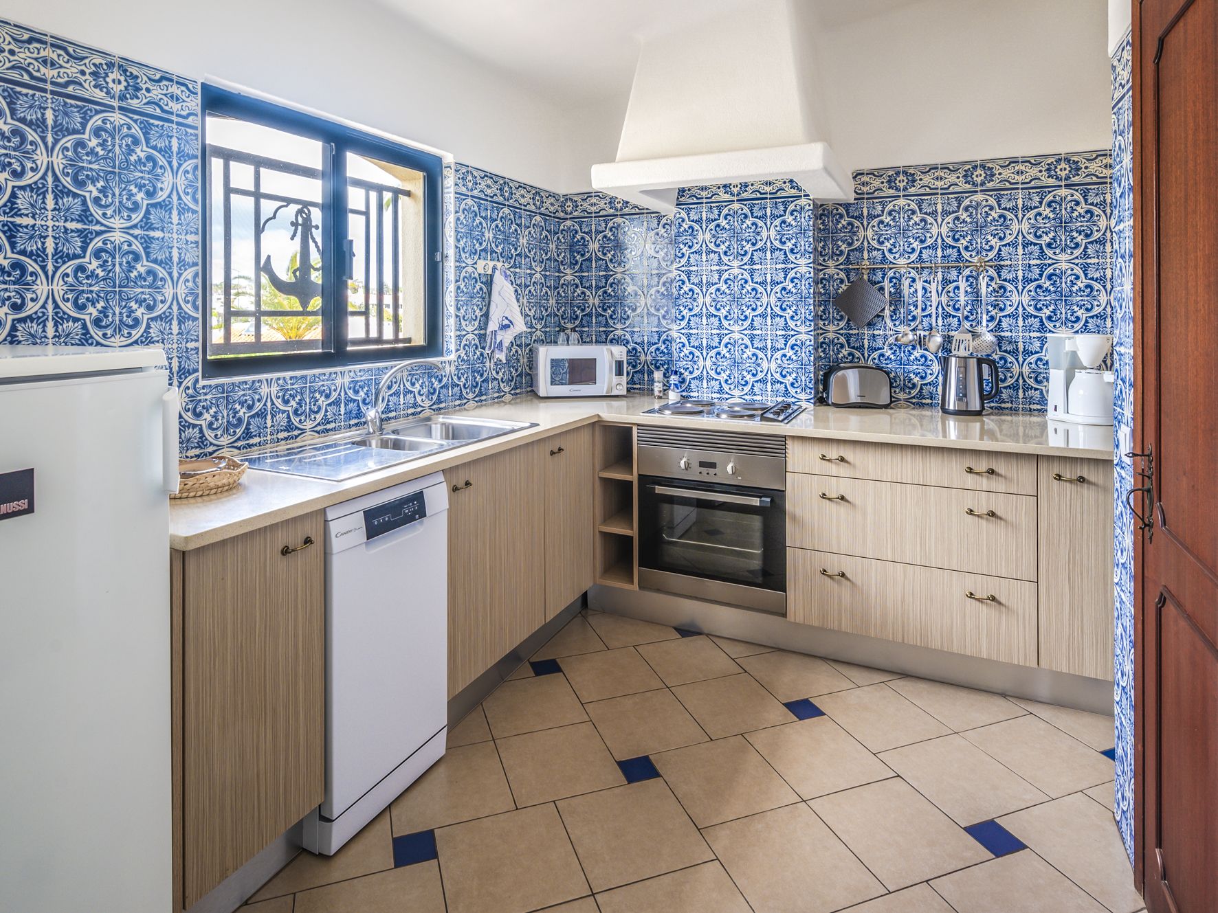 One Bedroom Sea View Apartment
