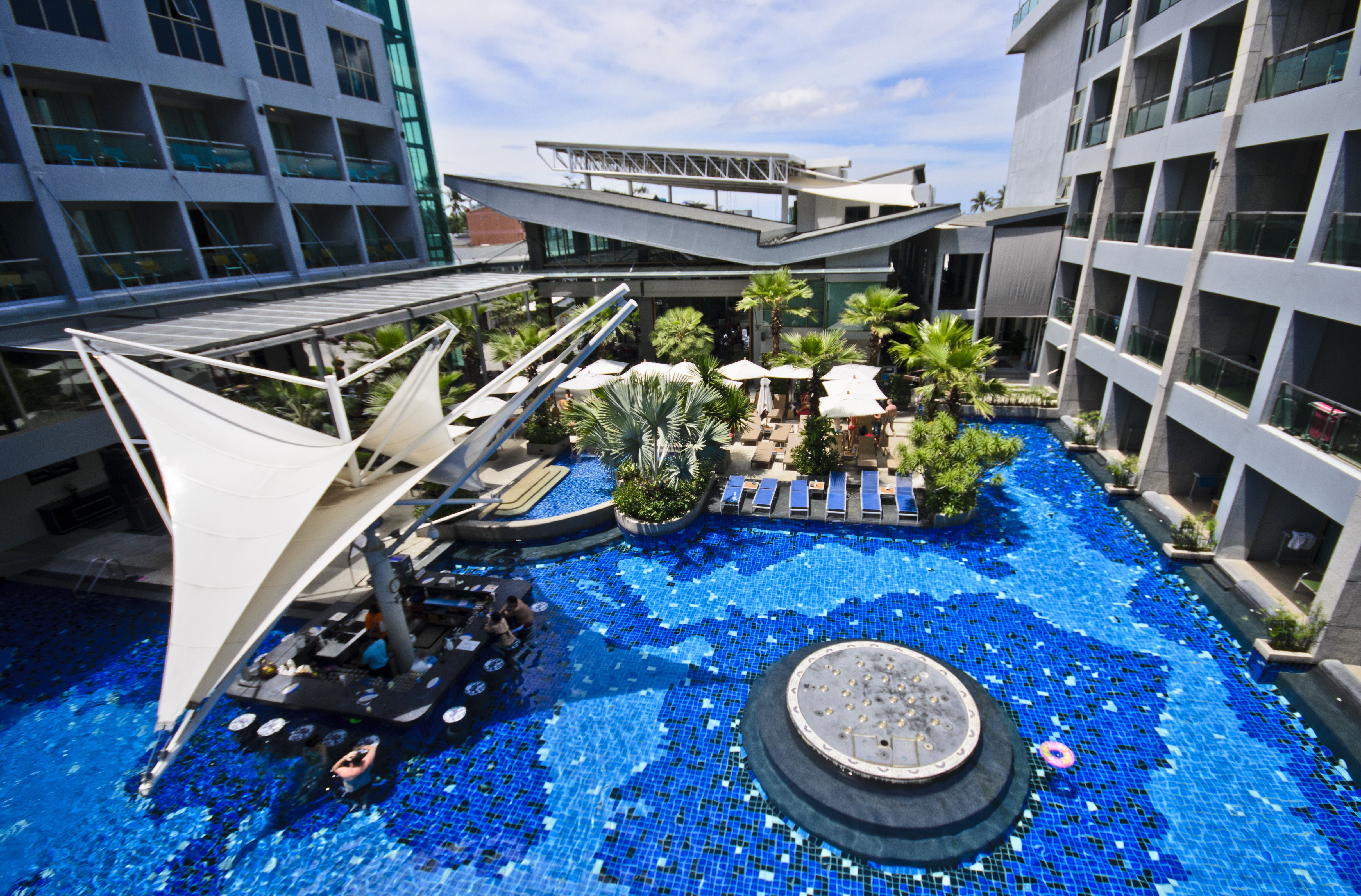 Pool Bar