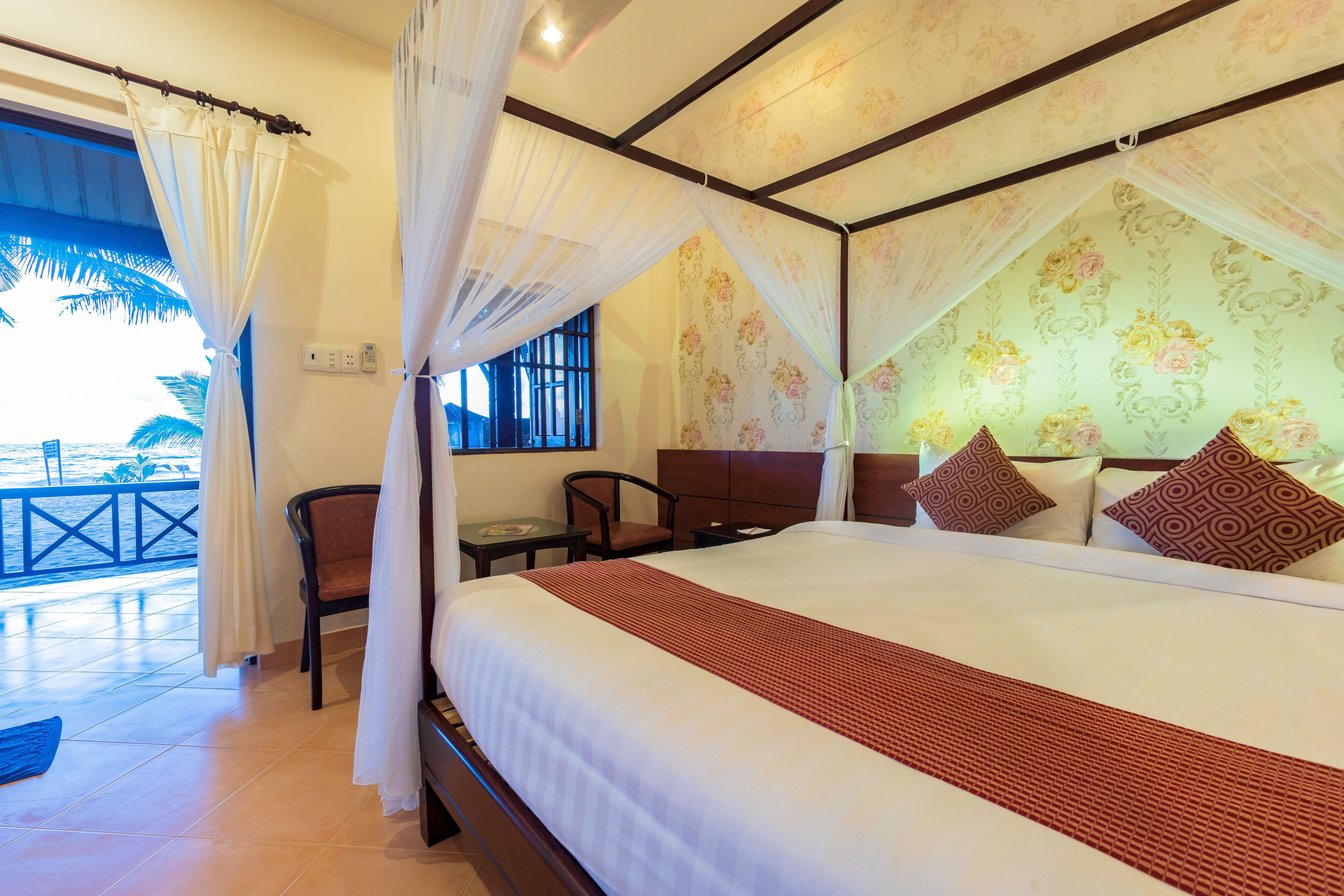 BUNGALOW BEACHFRONT WITH TERRACE SEAVIEW 
