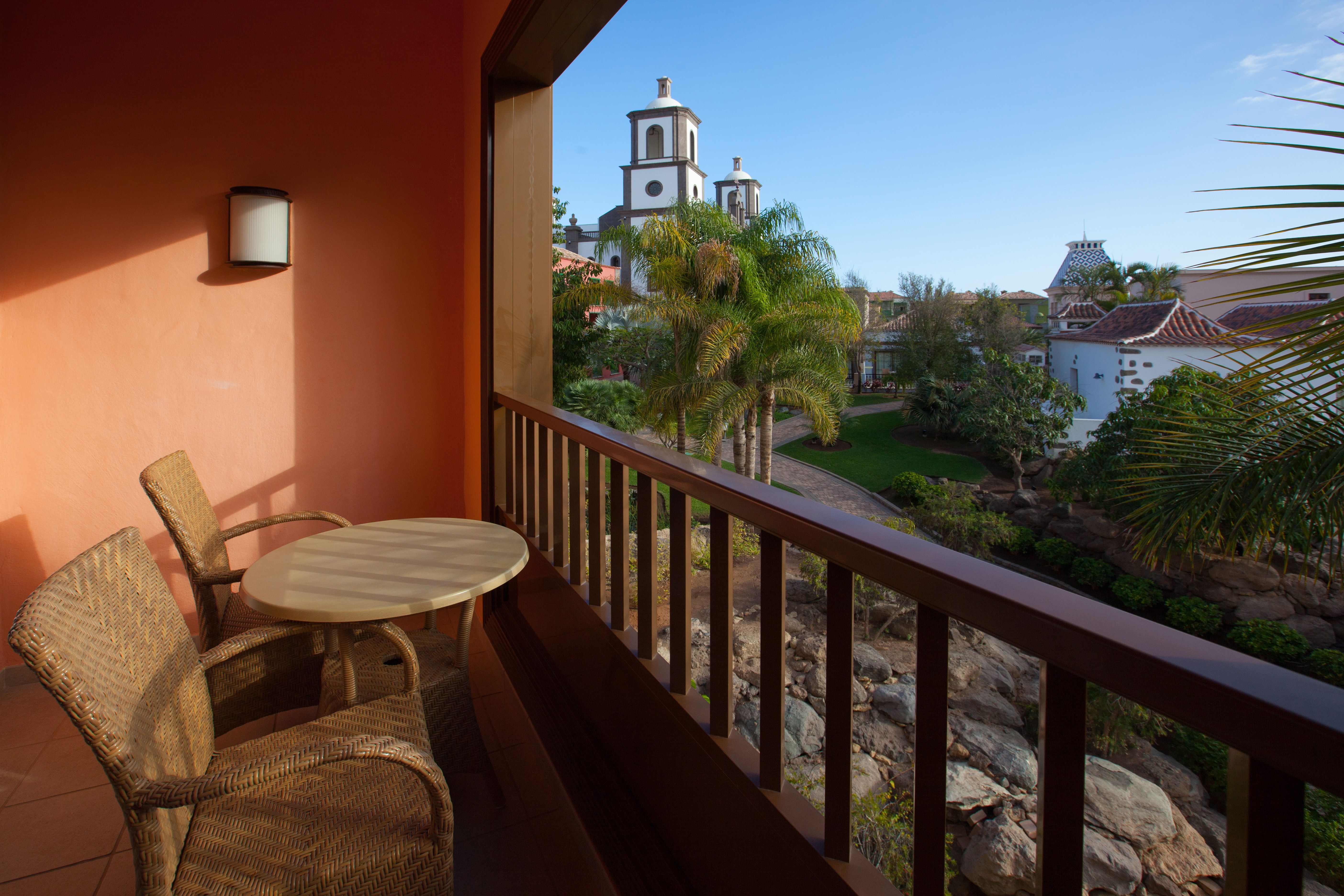 DOUBLE STANDARD BALCONY POOL VIEW