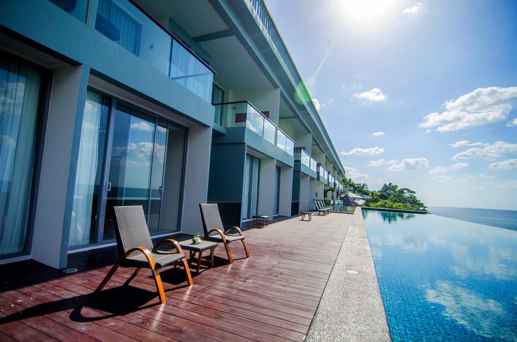 Honeymoon Pool Access Jacuzzi