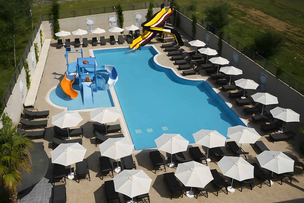 Piscina deschisă