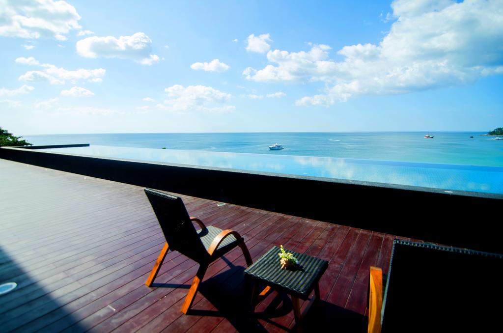 Honeymoon Pool Access Jacuzzi