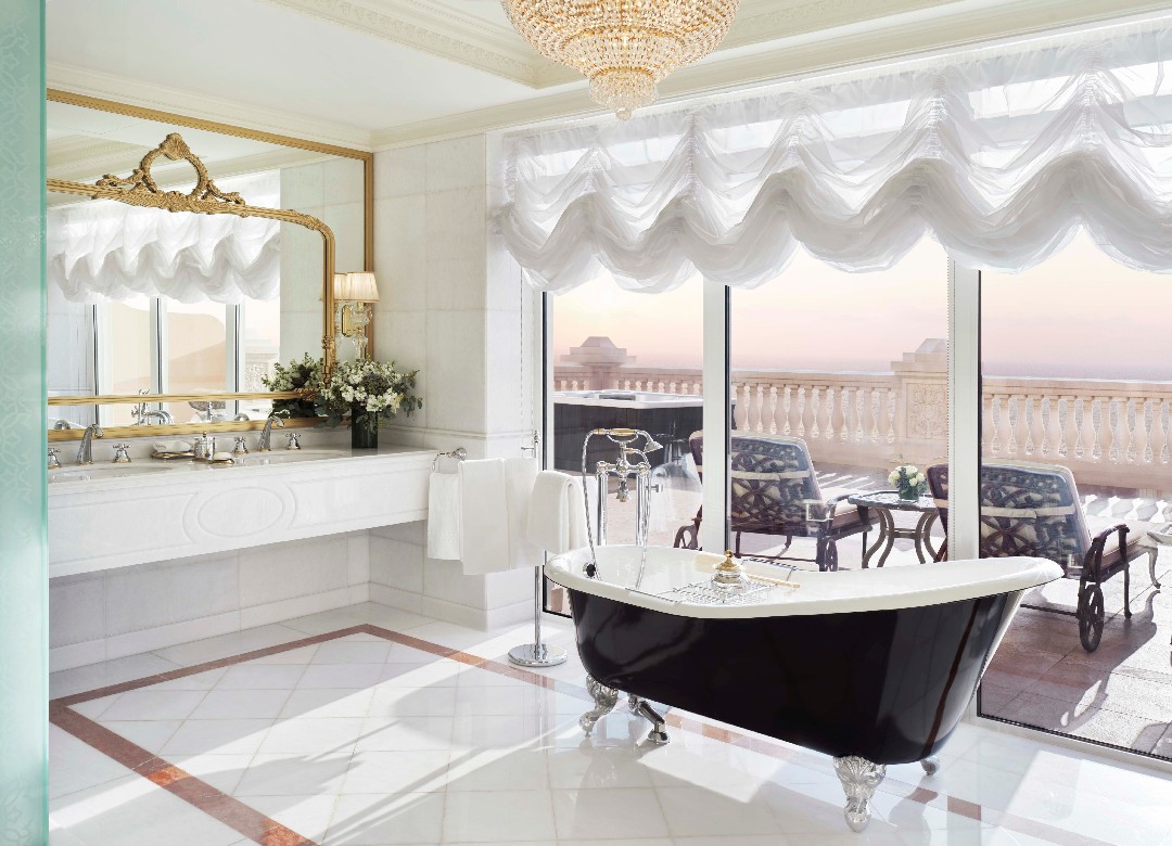 Premier Jacuzzi Suite One Bedroom Palm