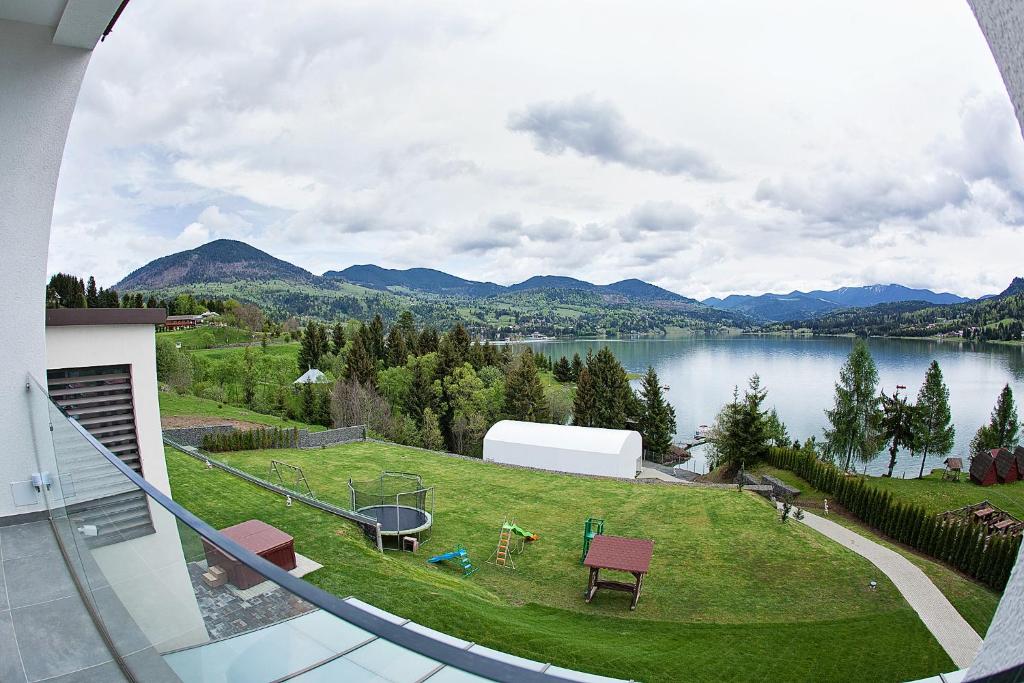 Camera cu vedere lac si balcon - CORP A