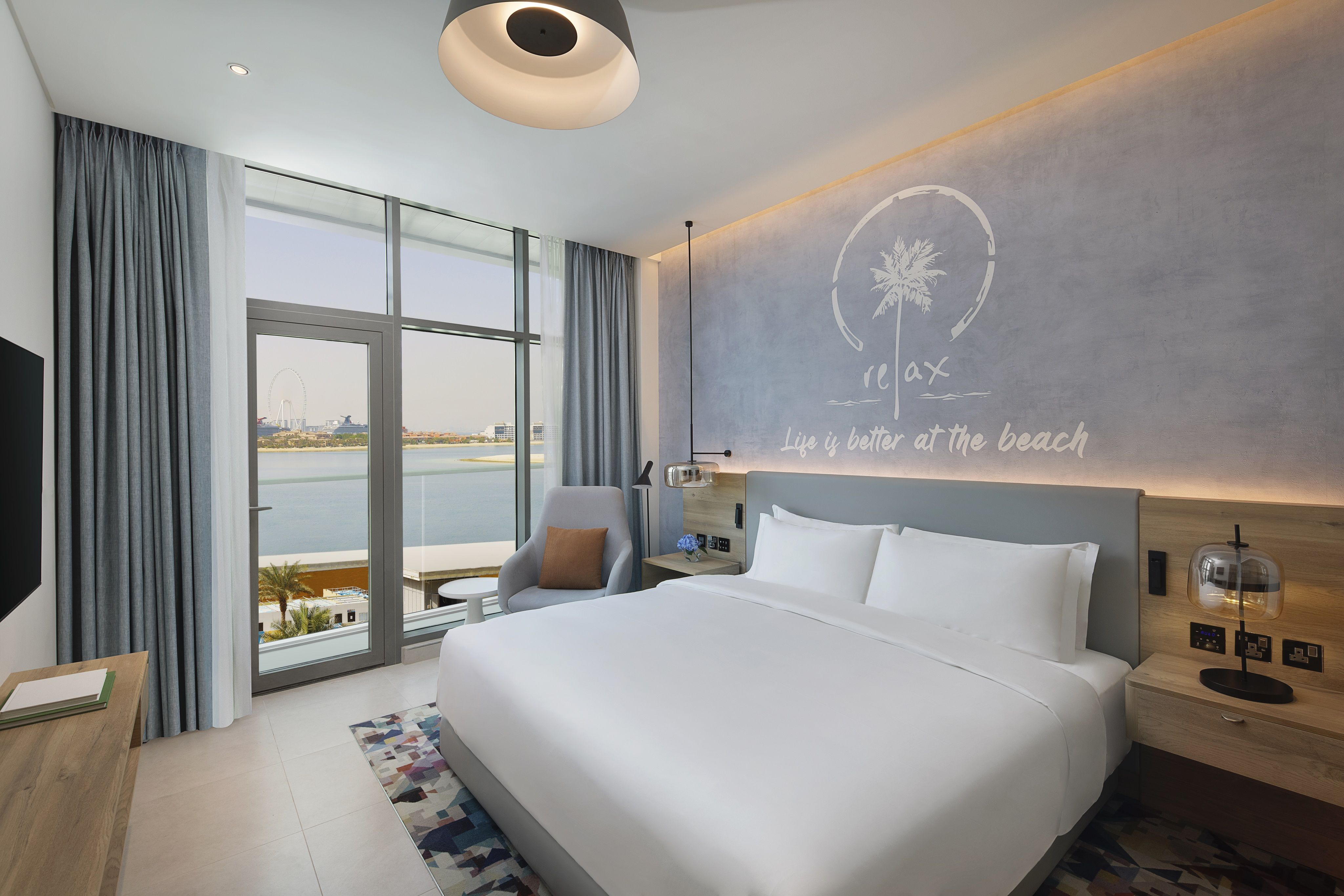 One Bedroom Club Sea View Suite 
