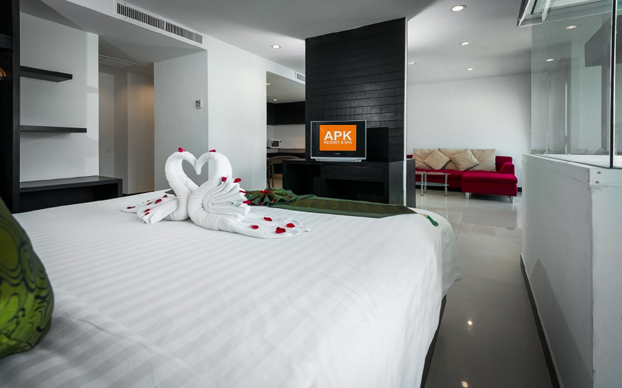 HONEYMOON SUITE