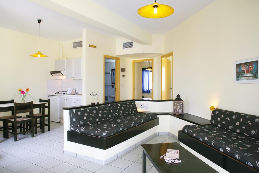 FAMILY ROOM LAND VIEW