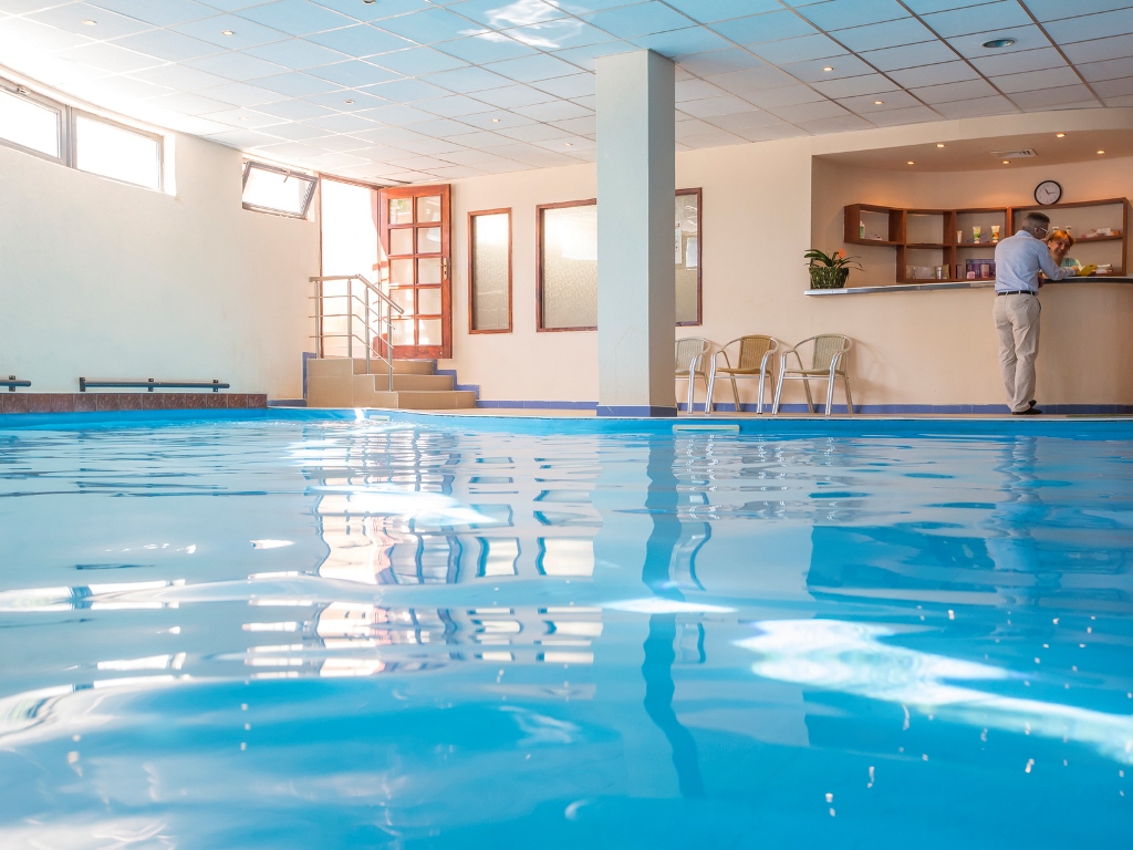Piscină interioară