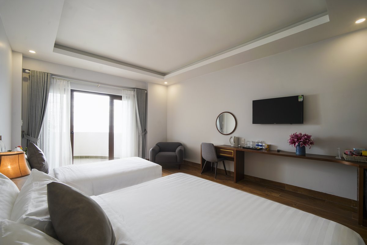EXECUTIVE TRIPLE SEAVIEW