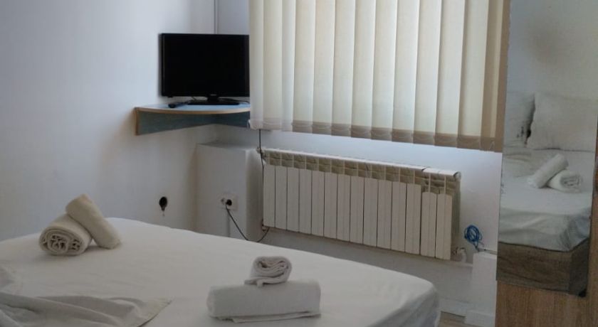 CAMERA ECONOMY 11- ETAJ 1 IN CLADIREA DIN PIATRA CU BALCON 