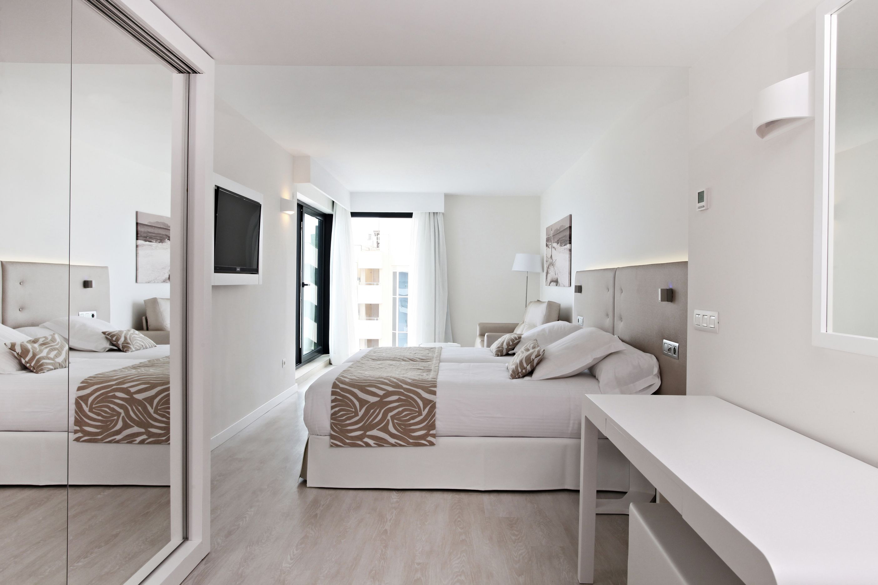 DOUBLE ROOM