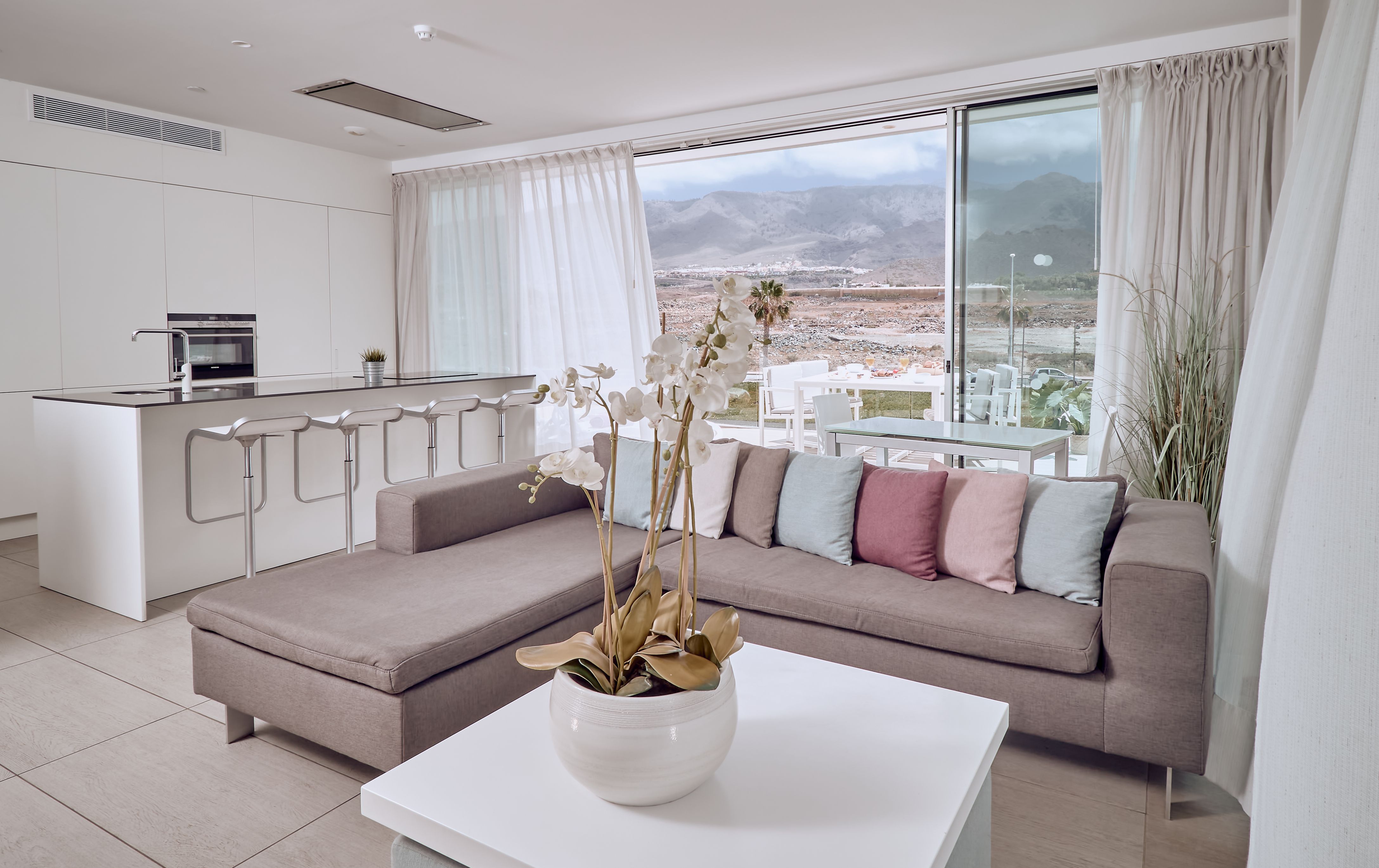 2 BEDROOM SUITE WITH MOUNTAIN VIEW (SERENITY PICO)