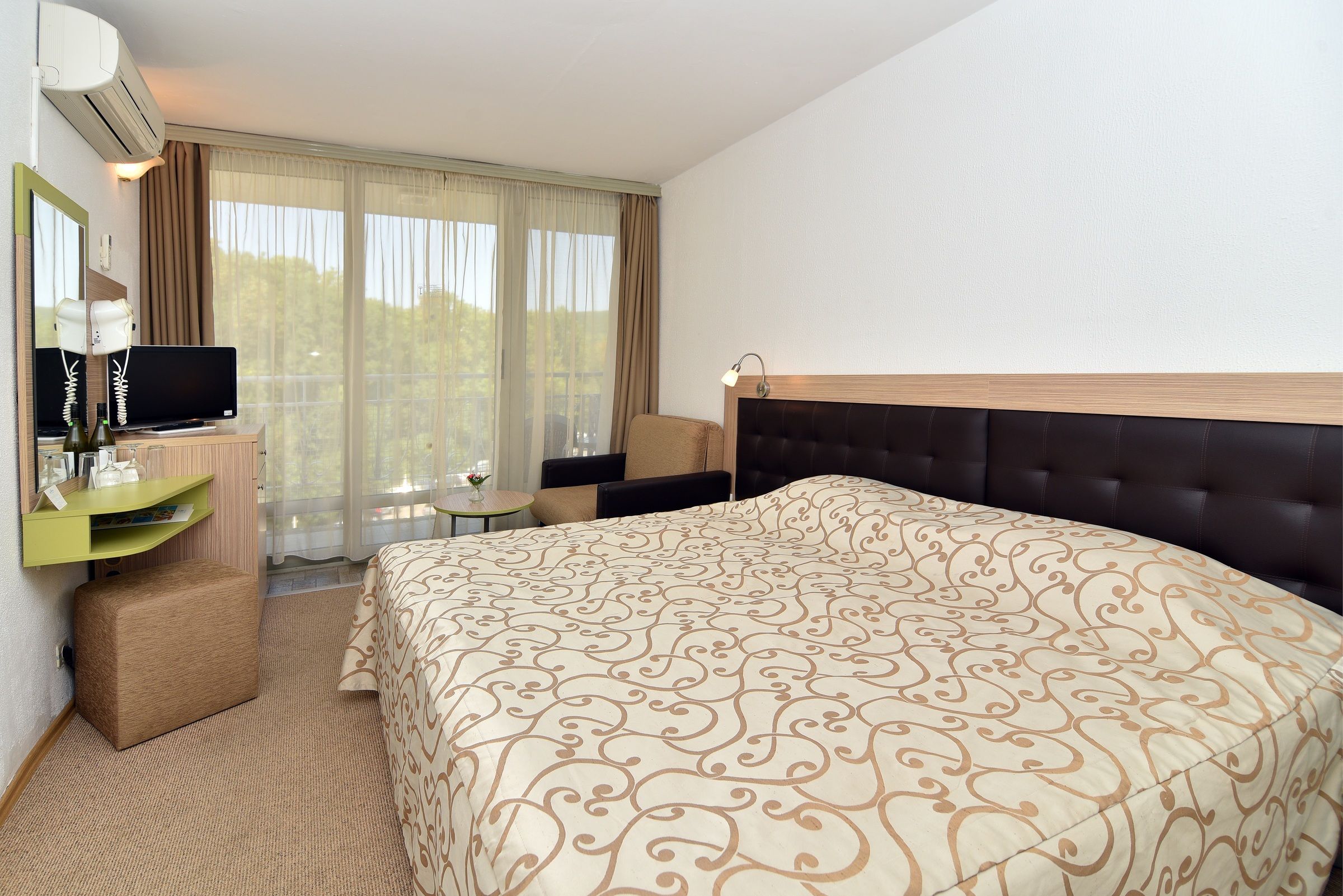 SINGLE W.CHILD STANDARD ROOM (PARK VIEW, BALCONY OR TERRACE)