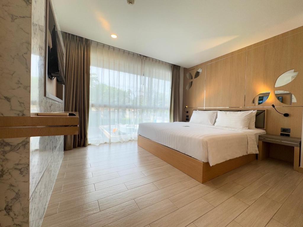 One Bedroom Suite City View
