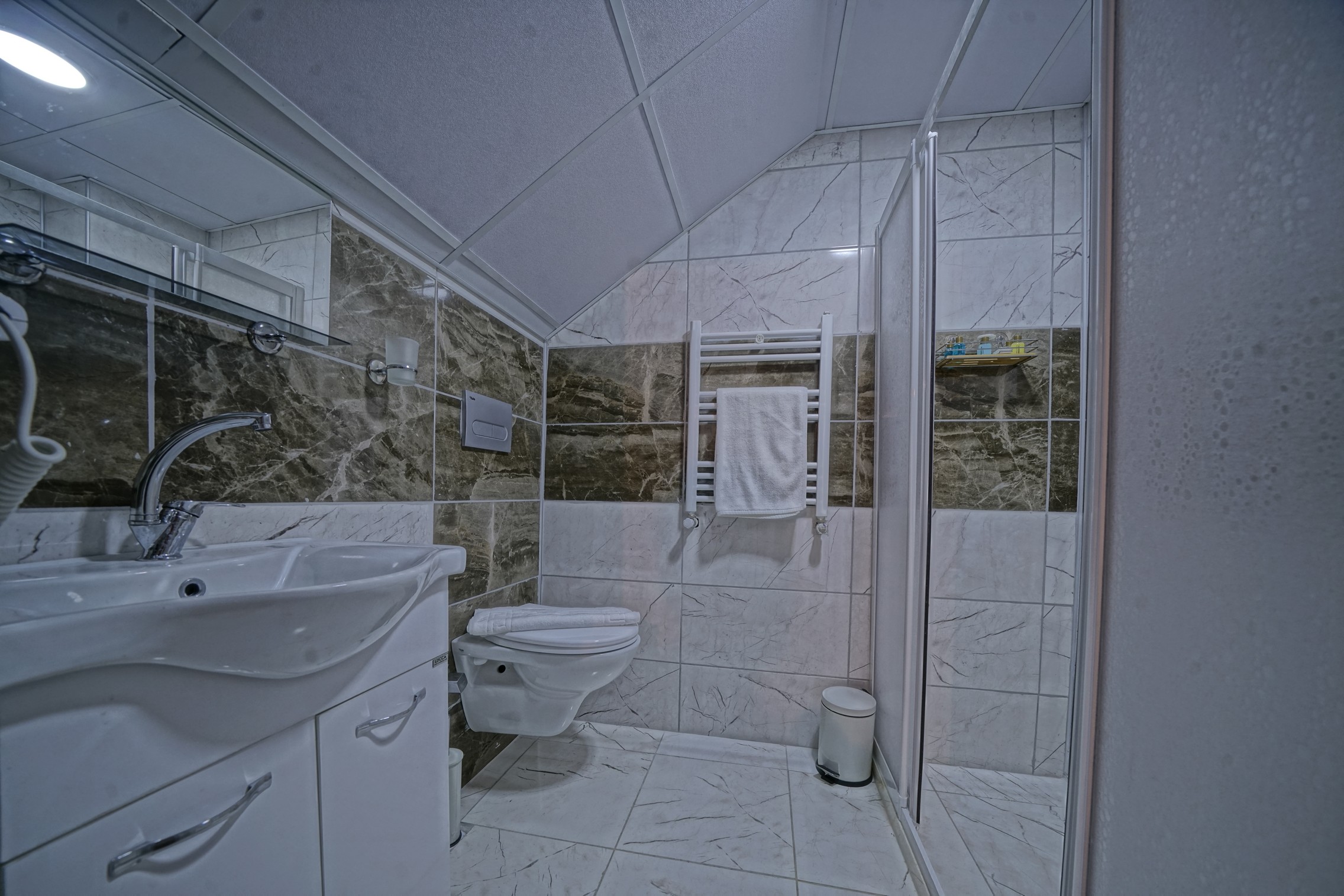 economy room