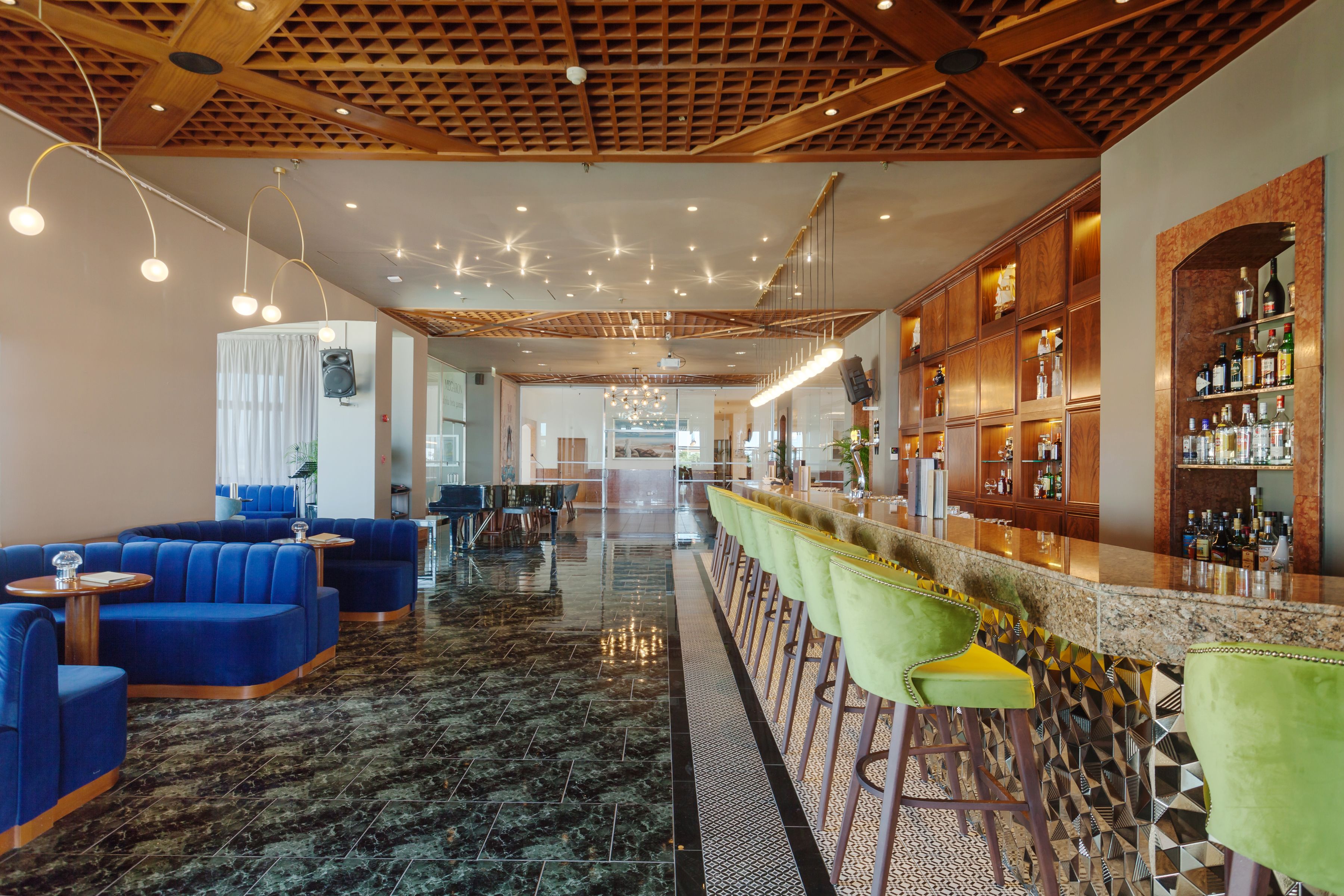 LOBBY BAR