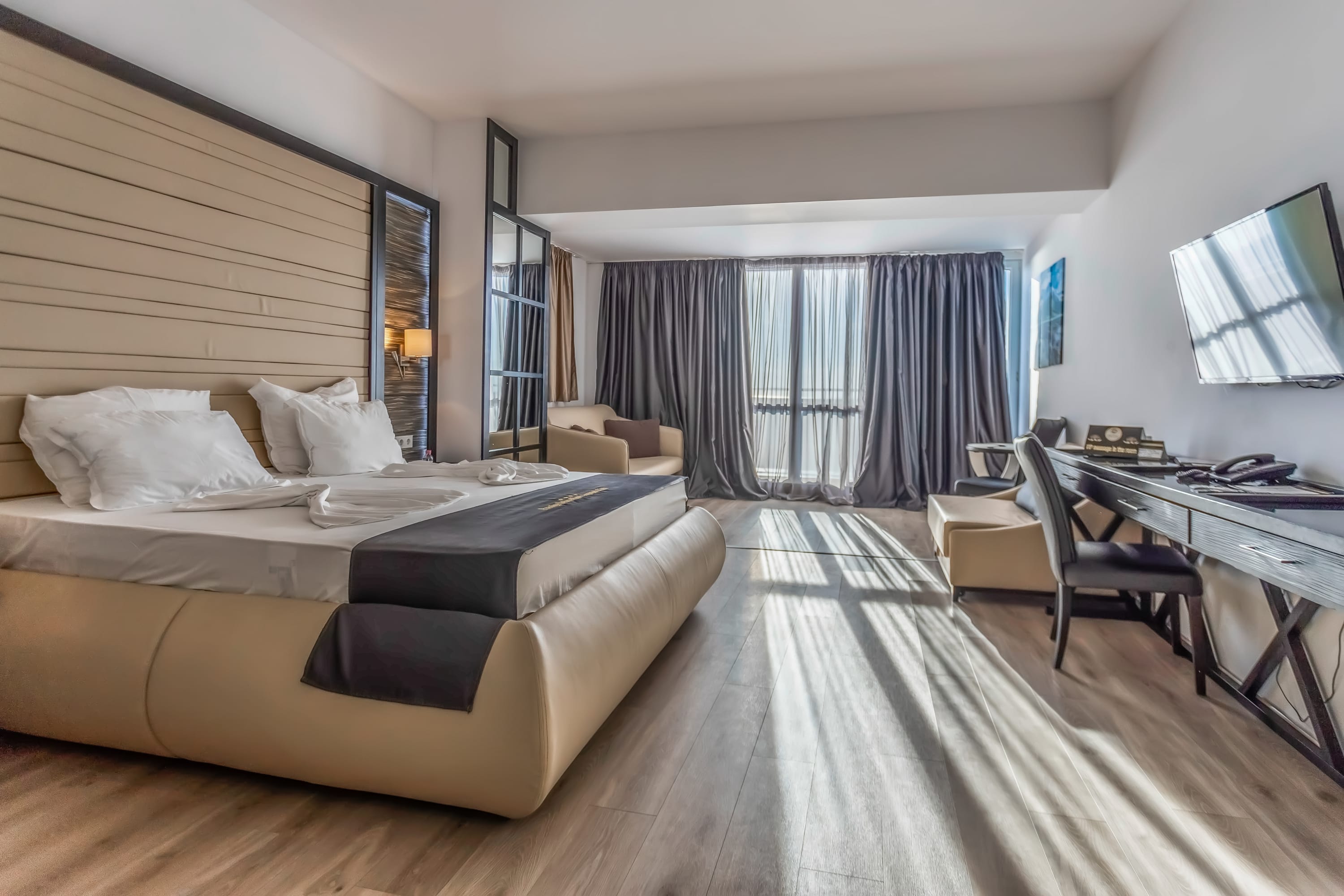 PREMIUM ROOM