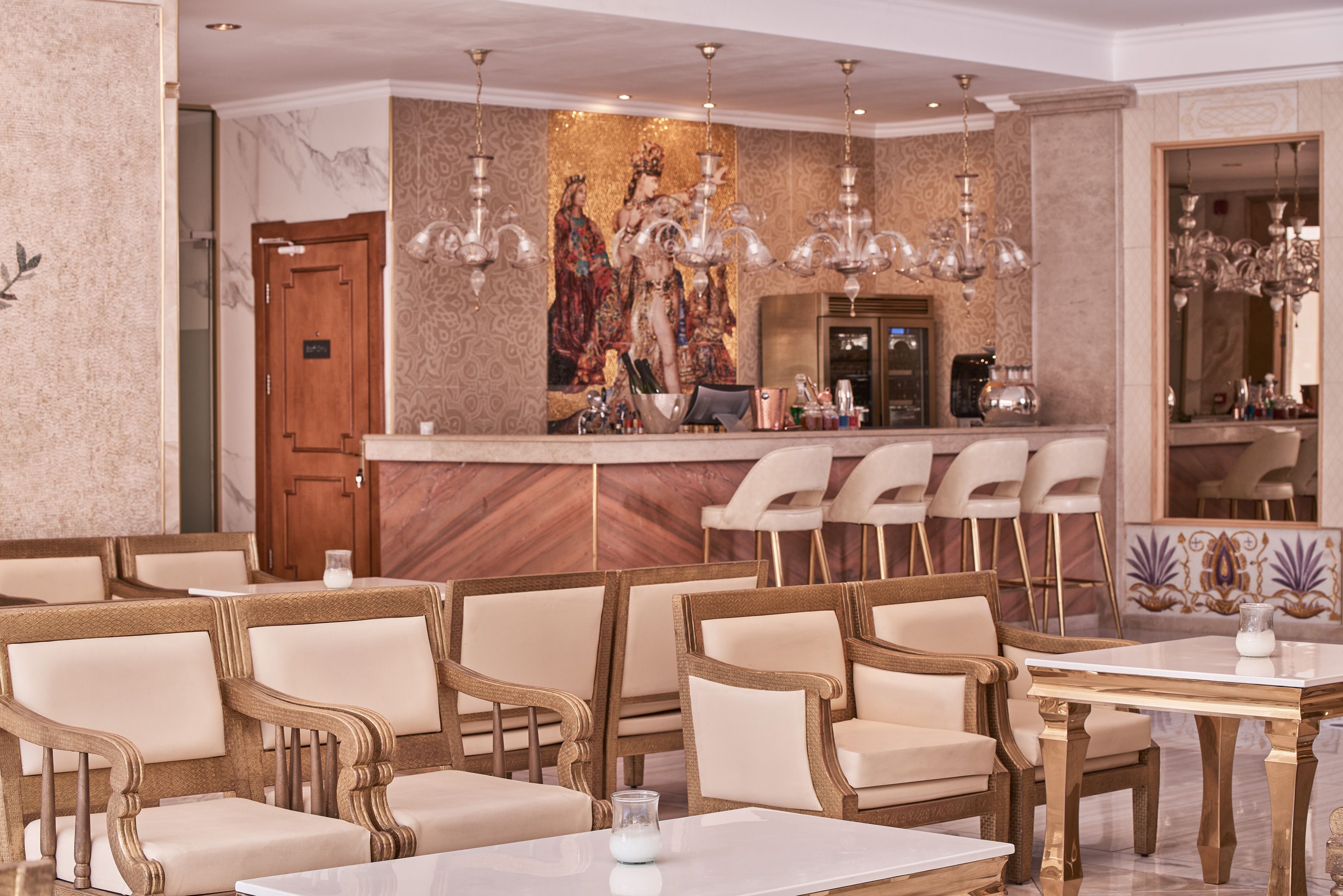 Rea Lobby Bar