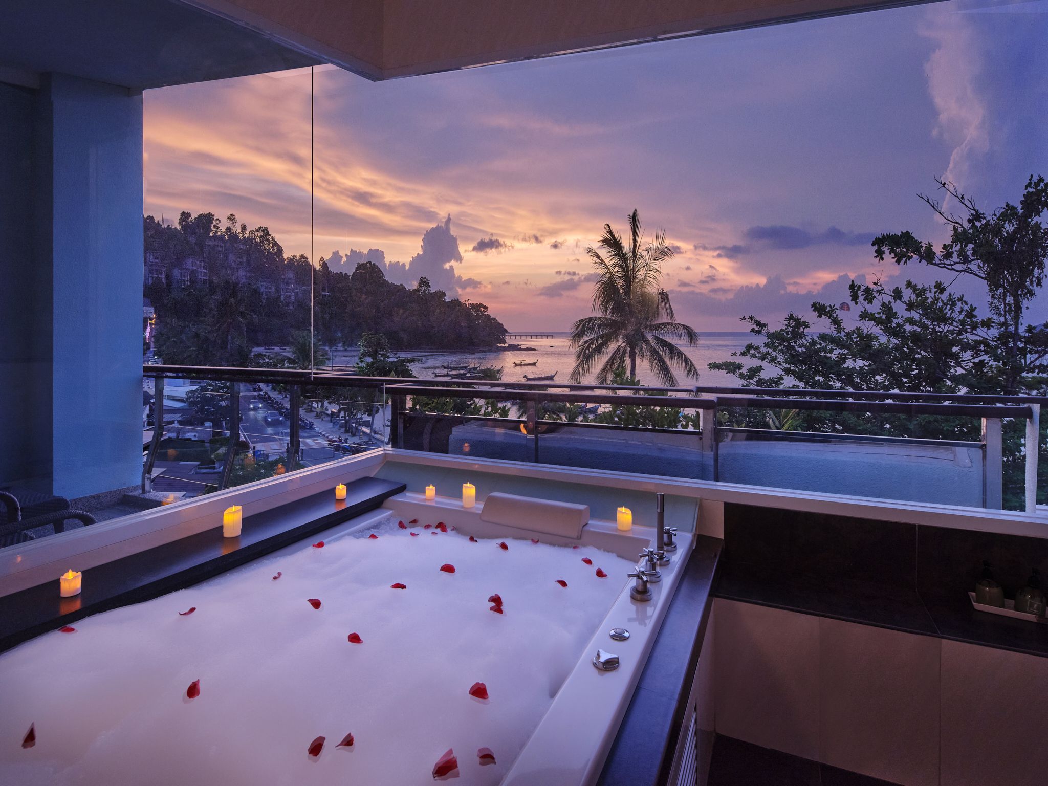 One Bedroom Deluxe Suite Sea View