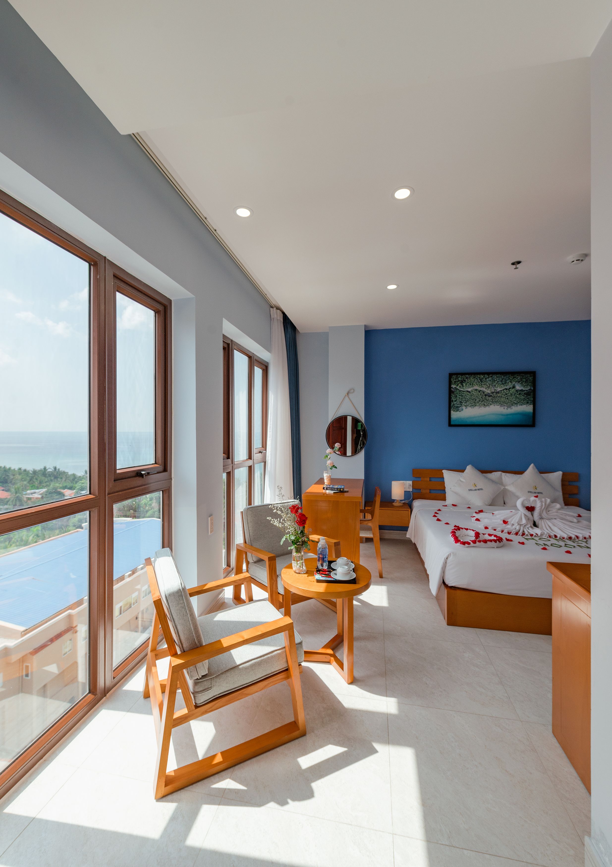 DELUXE SEA VIEW