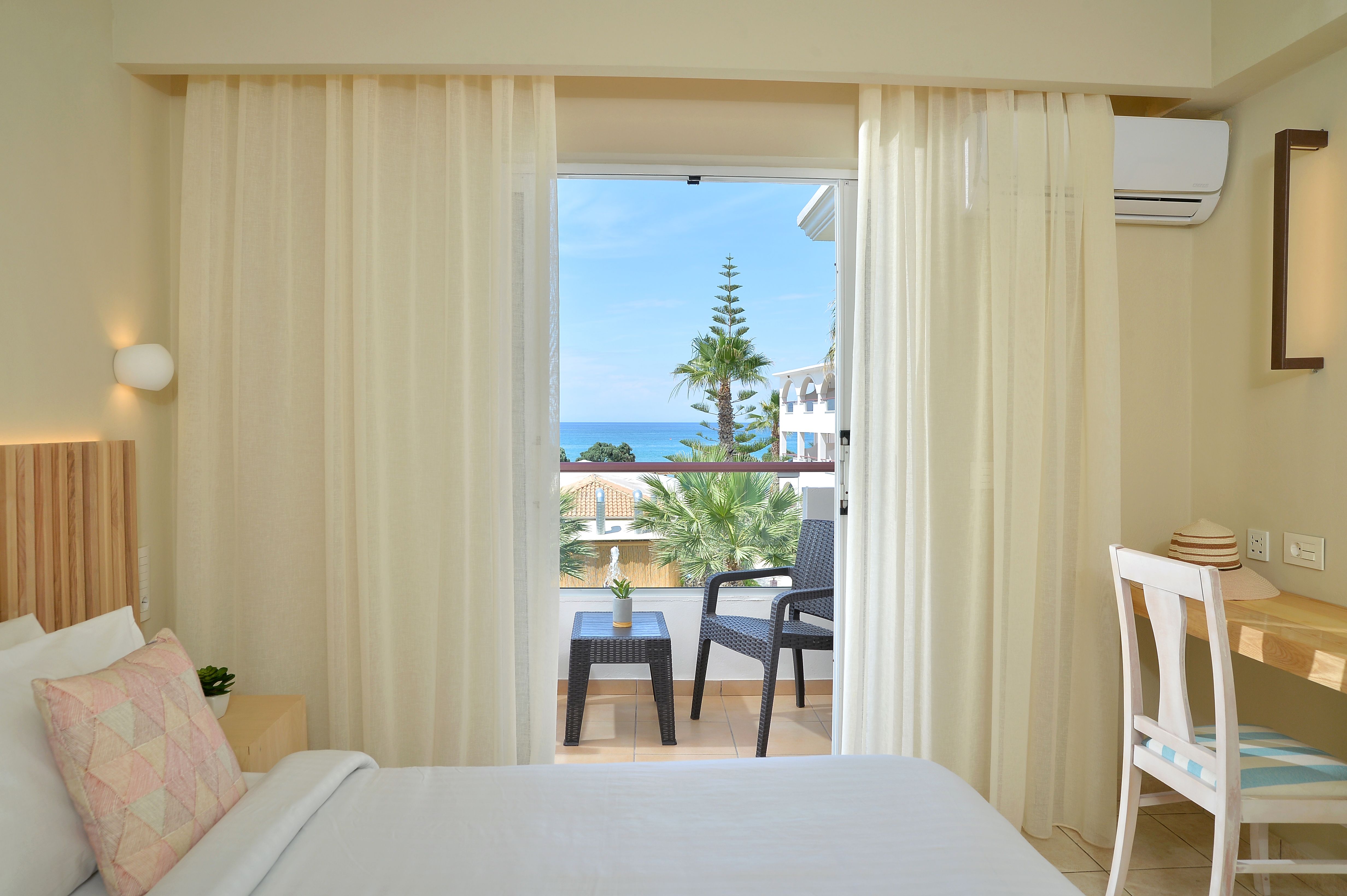 APARTMENT 2 BEDROOM BALCONY OR TERRACE