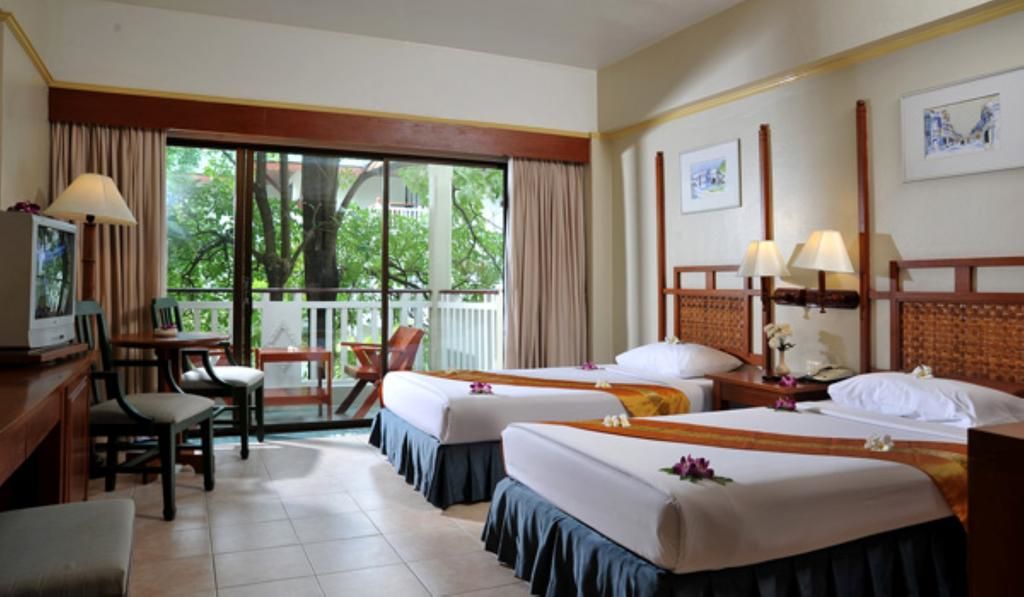 DELUXE ROOM