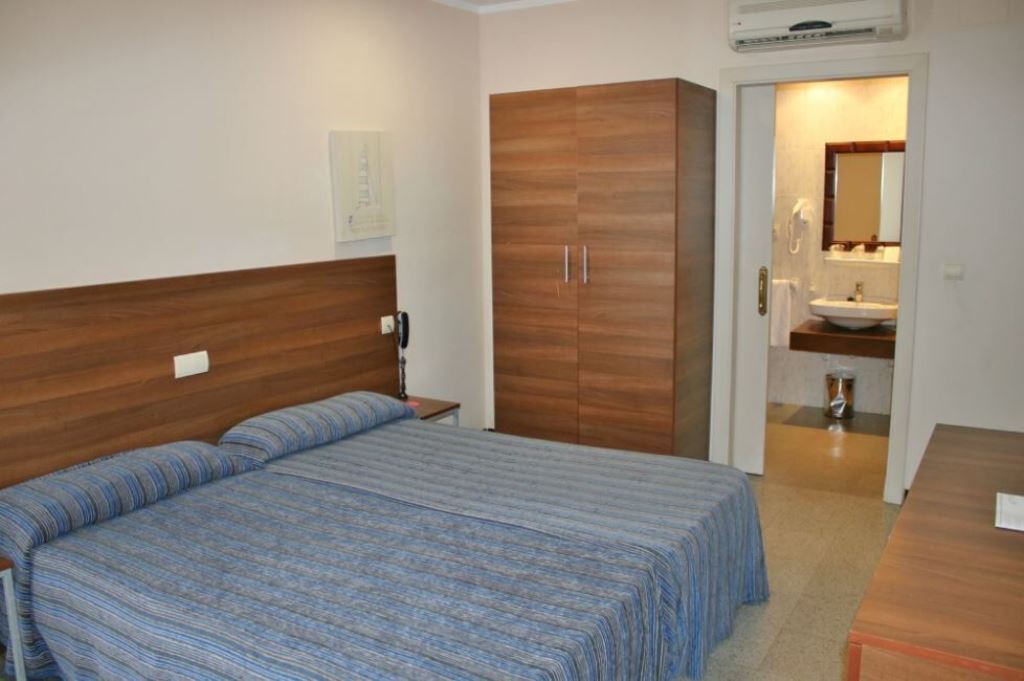 CLASSIC DOUBLE ROOM WITH BALCONY OR TERRACE