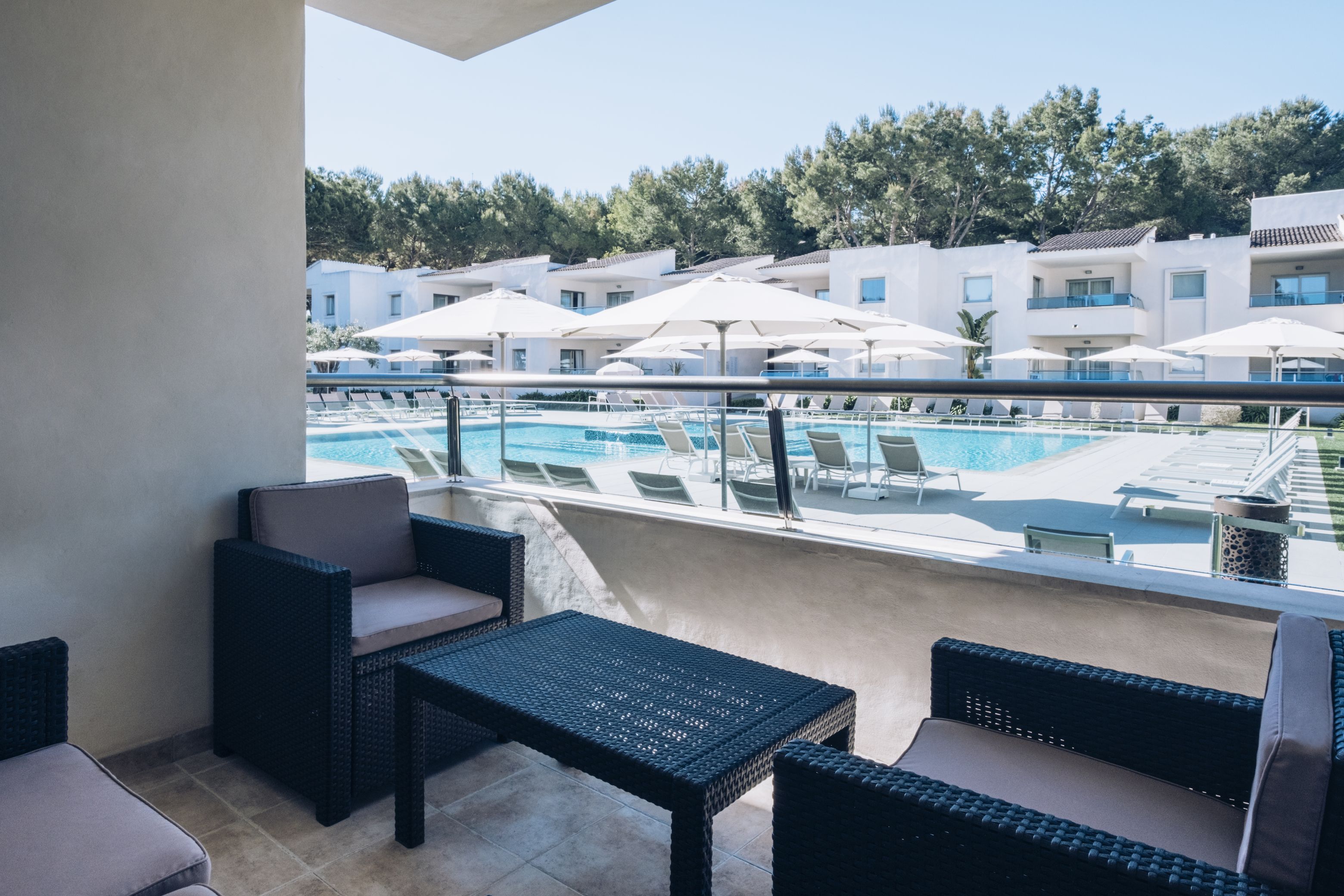 FAMILY POOL VIEW B