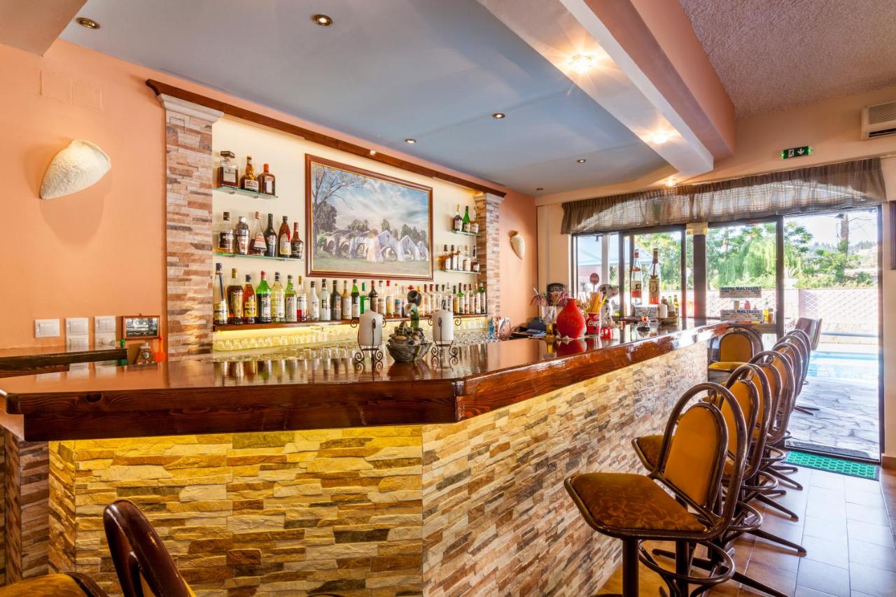 MAIN BAR