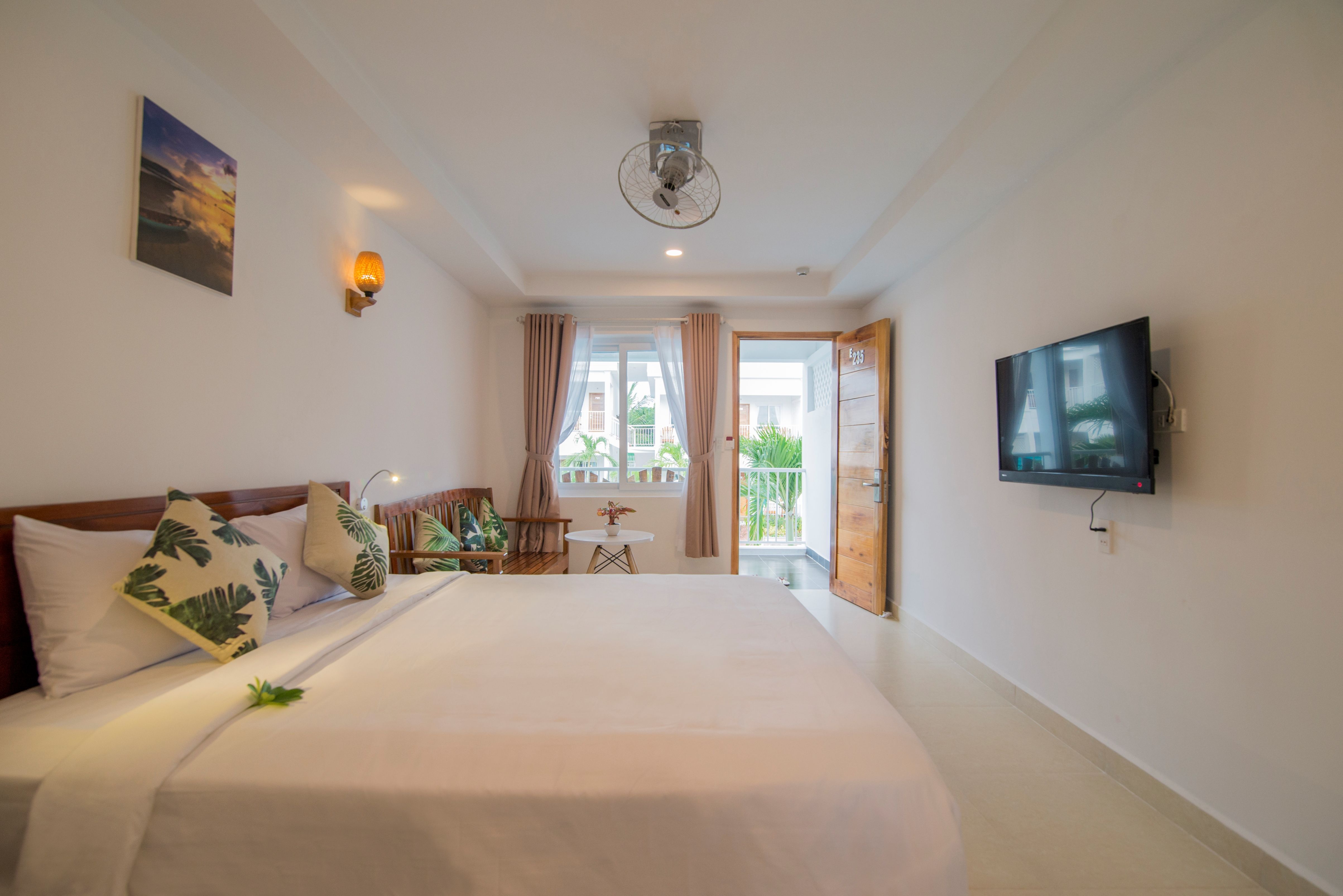DELUXE SEAVIEW WITH BALCONY